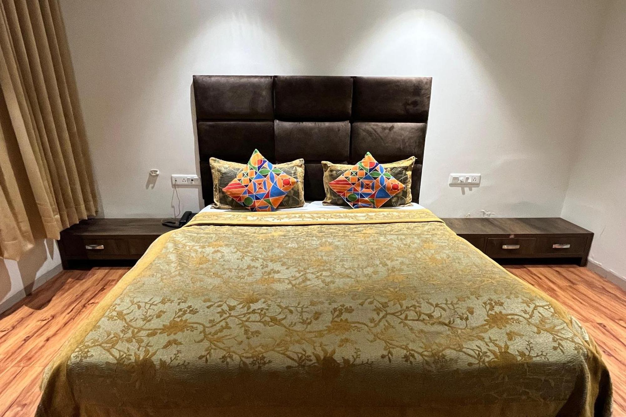 Hotel Shailly Inn Ahmedabad Eksteriør bilde